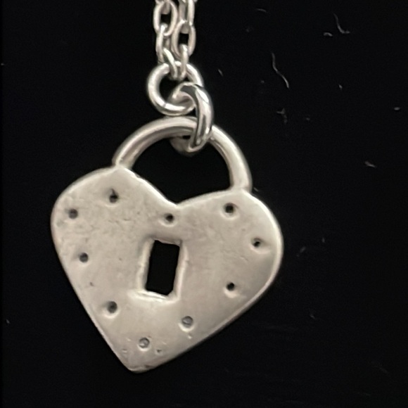 Adorable heart and key Silver necklace - Picture 6 of 7